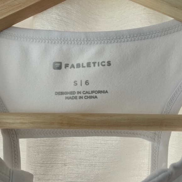 EUC ladies athletic top - Picture 3 of 4